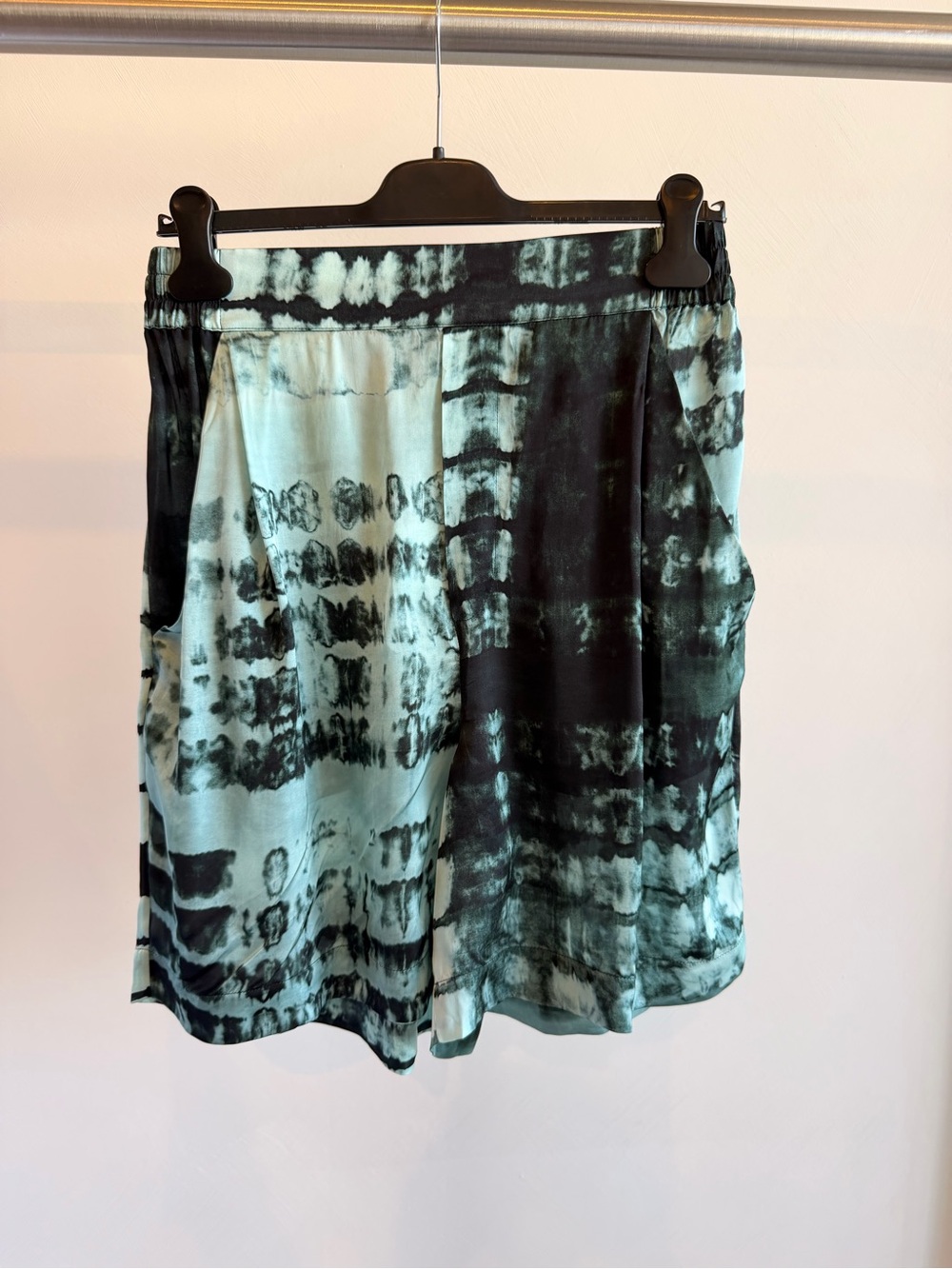 DELOS Lazarus Printed Shorts Black Turquoise Shibori Pattern Tie Dye Size M